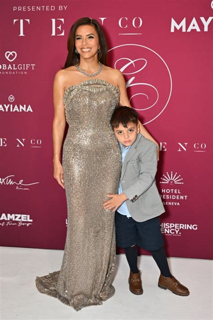 Unveiling Secrets: Eva Longoria's Height Revealed